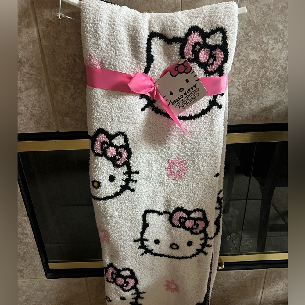 Hello Kitty Throw